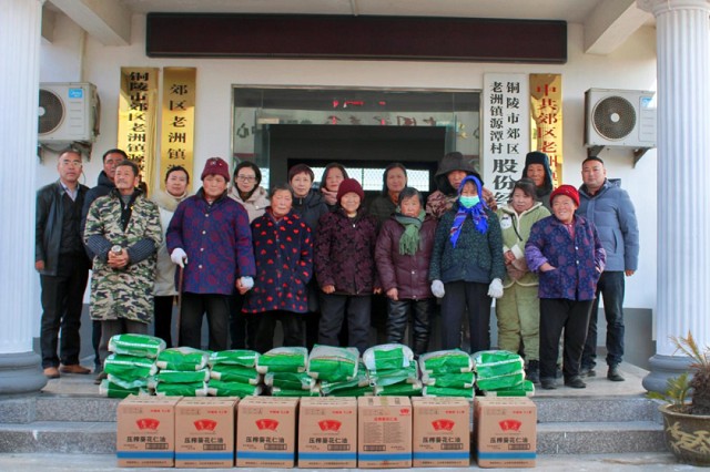 1月23日，市婦聯赴郊區(qū)老洲鎮(zhèn)源潭村開展“冬日暖陽”主題活動.png