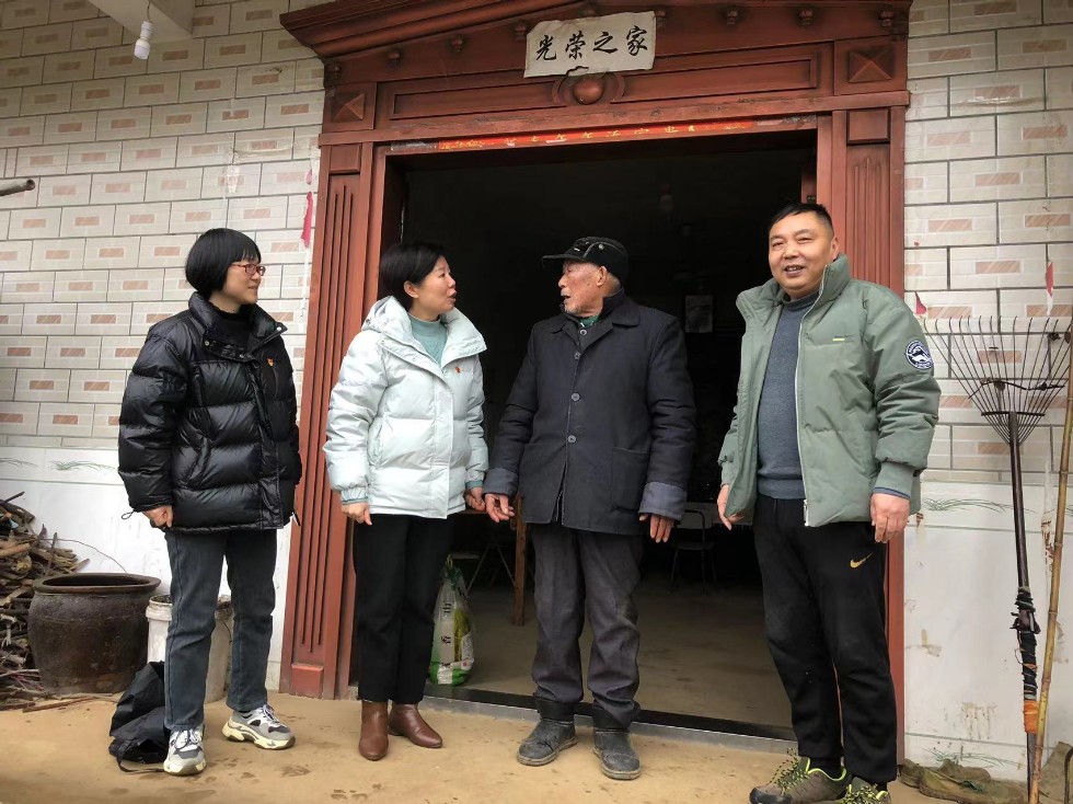 2月1日，市文旅局赴樅陽縣義津鎮(zhèn)朱公村、增豐村開展“冬日暖陽”主題活動.jpg