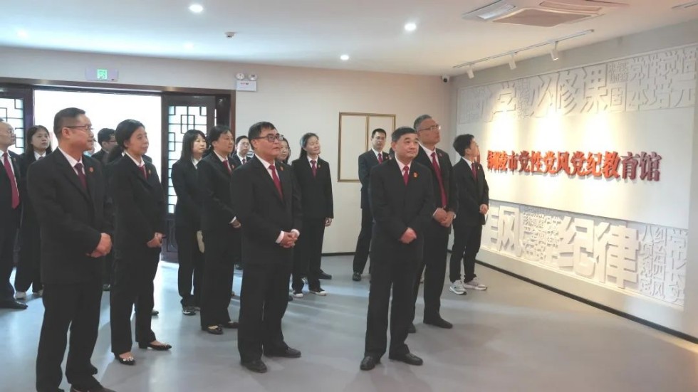 5.參觀黨性黨風(fēng)粉黨紀(jì)教育館.jpg