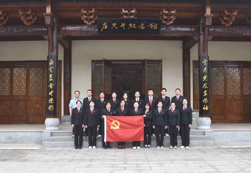 5.參觀左光斗紀(jì)念館.jpg