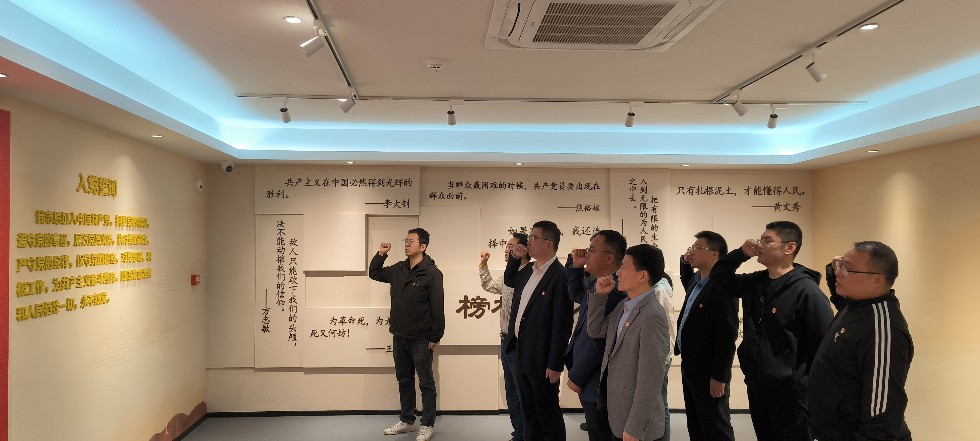2.市招商服務中心開展黨性黨風黨紀教育暨警示教育活動2.jpg