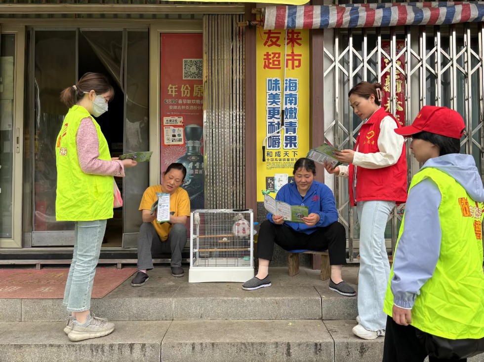 3.市審計(jì)局開展“五四青年共創(chuàng)文明社區(qū)”主題志愿服務(wù)活動(dòng).jpg