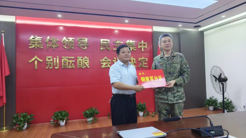 1.市國防動(dòng)員辦開展“八一”建軍節(jié)慰問活動(dòng) (2).jpg
